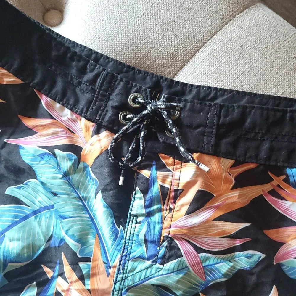 Reef Men's Floral Birds of Paradise Print Board Shorts Size 32